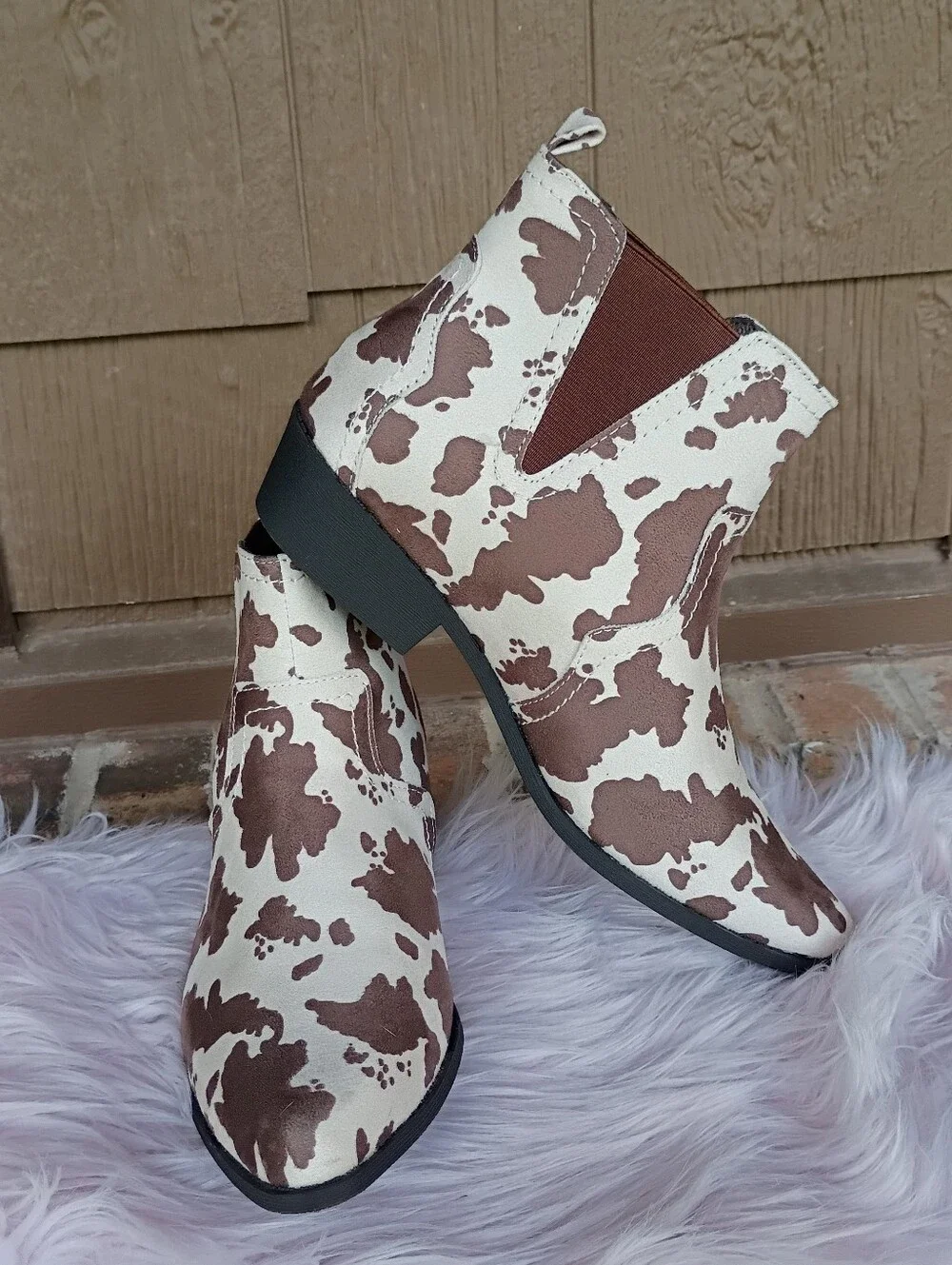 NWOT Arizona Jean Company Memory Foam Cow Print Brown Cream Booties Ankle Boots